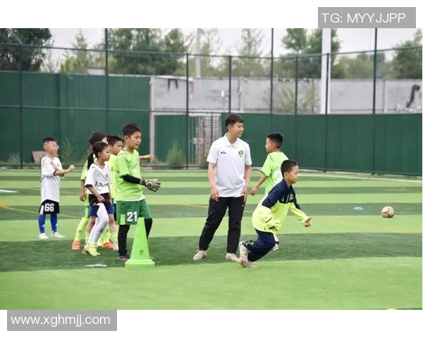 青少年足球培训班助力孩子们健康成长与团队合作精神培养 青少年足球培训班助力孩子们健康成长与团队合作精神培养